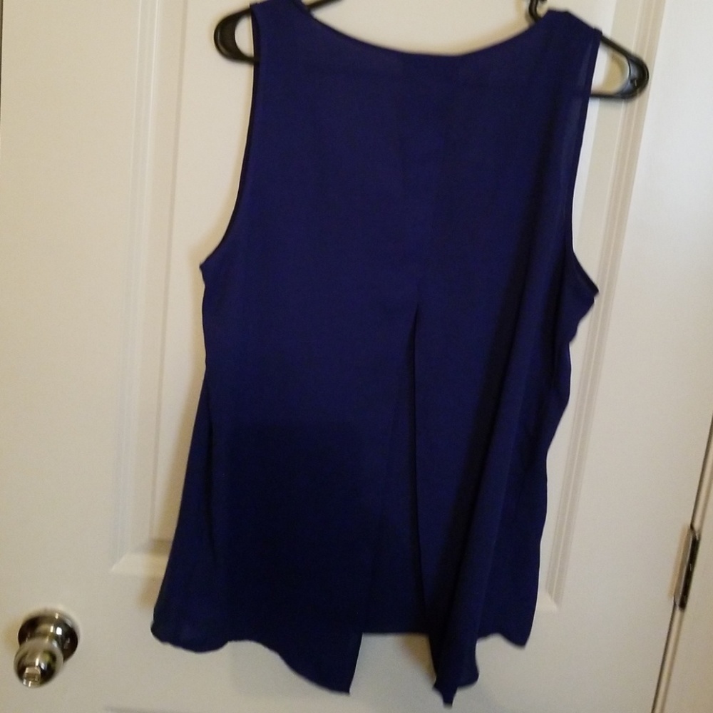Express Split Back Tank - Picture 2 of 7